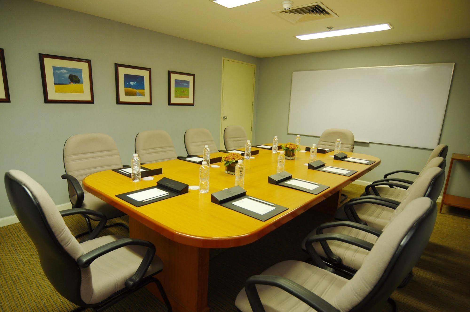 סן פדרו מקאטי Oxford Suites Makati מראה חיצוני תמונה